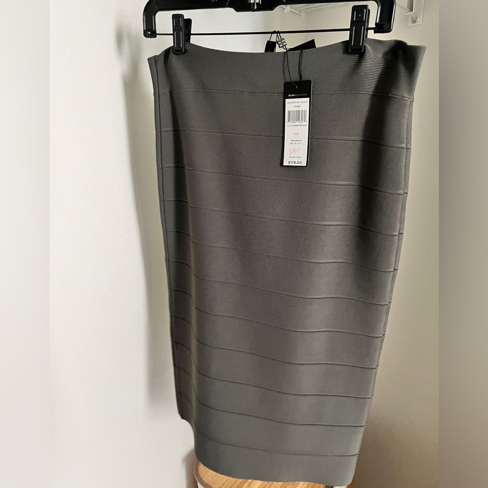 🎉🎉🎉 LAST CHANCE 🎉🎉🎉 Large Grey BCBG MAXAZARIA LEGER SKIRT